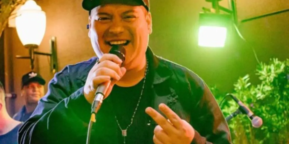 No domingo Juliano Carneiro faz show no Quintal da Quinze