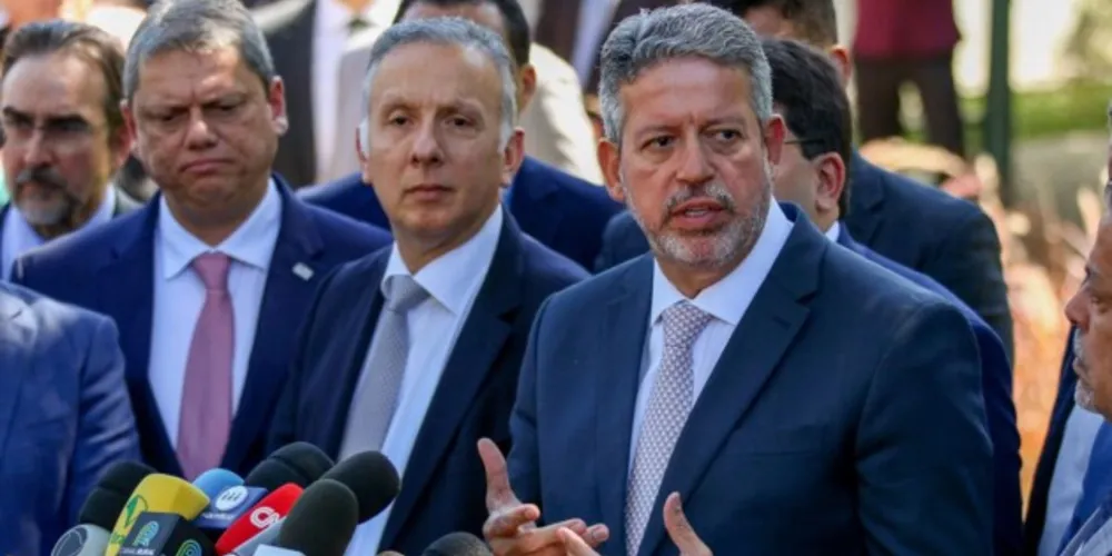 O texto da proposta foi discutido pela manhã com governadores e outros representantes dos 26 estados