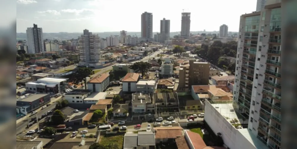 Em Ponta Grossa, a mínima esperada para esta sexta-feira é de 14°C. Já a máxima atinge os 24°C.