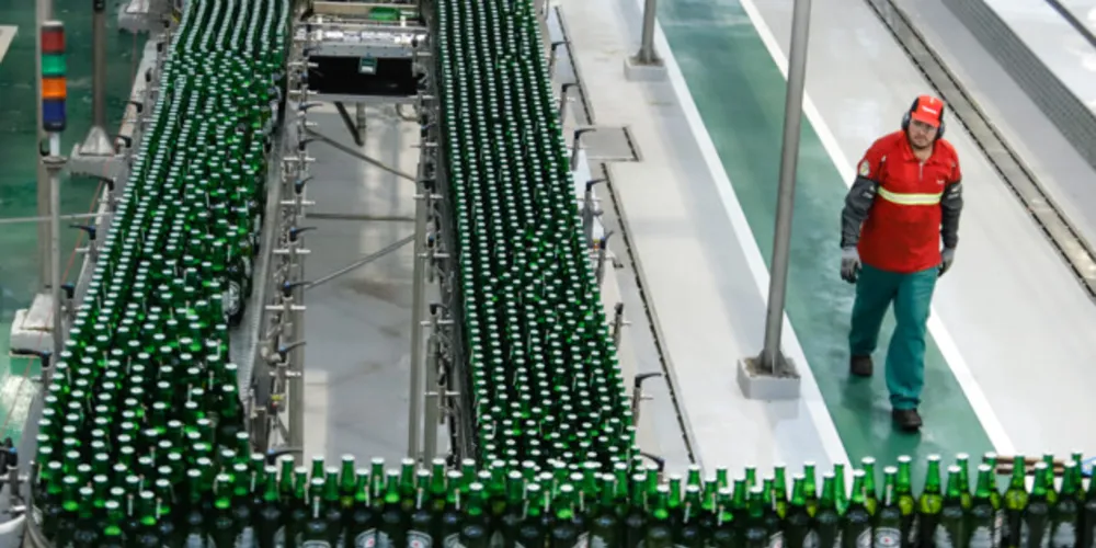 O setor industrial foi o segundo que mais criou oportunidades em abril, com 98 novas vagas