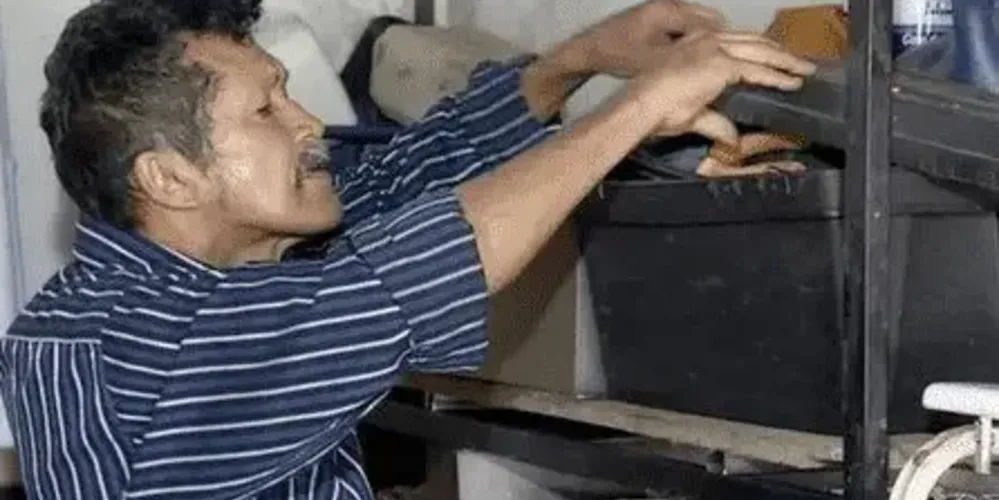 No final das contas, o dinheiro foi devolvido e a consciência de Antônio permaneceu intocada.

“Não pensei um segundo em fazer maldade, eu sou uma pessoa muito honesta, só quero o que é meu”, disse Antônio.