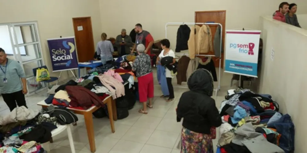 Ao todo, 180 famílias cadastradas na unidade foram beneficiadas com a doação de peças de inverno