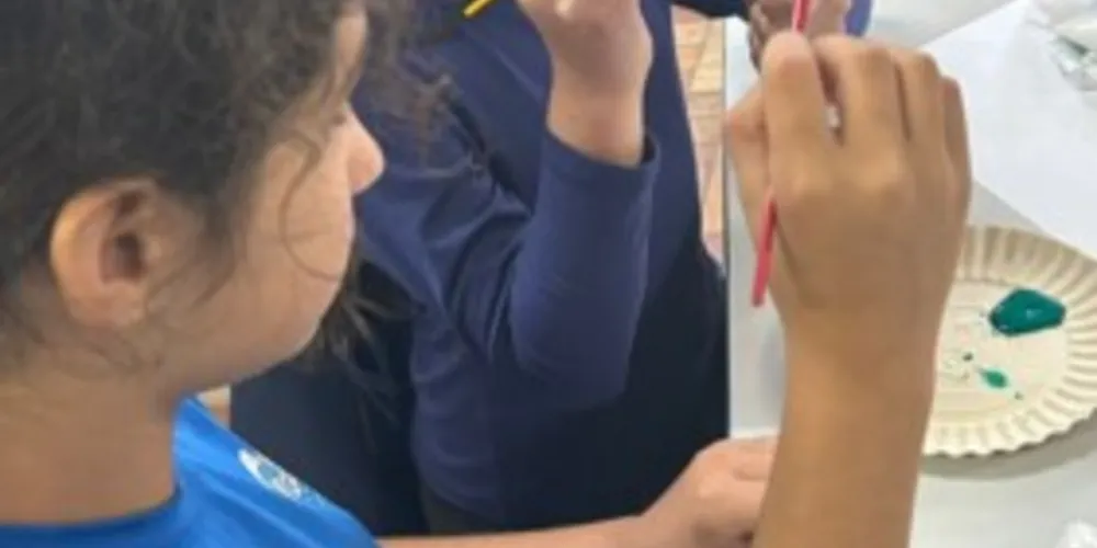 Como atividade prática, os alunos confeccionaram representações das camadas atmosféricas