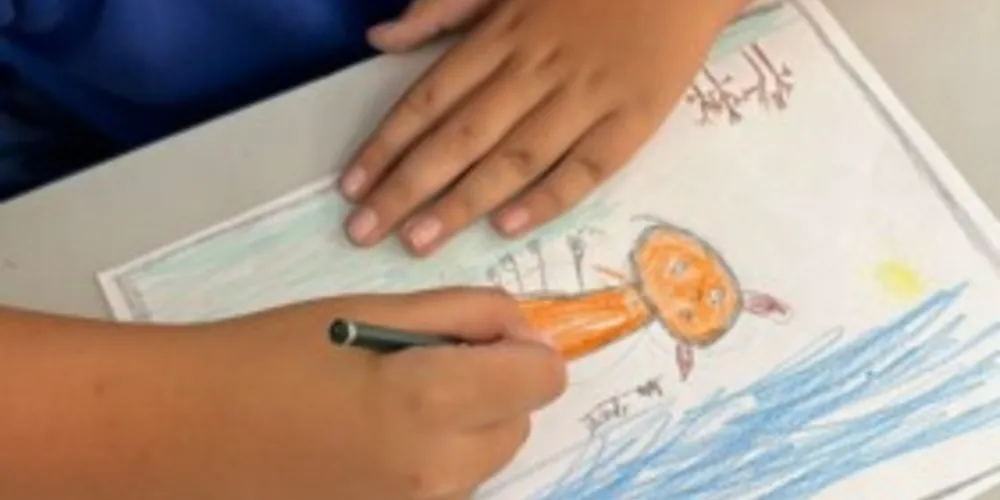 Os alunos tiveram contato com imagens de animais que compõem a fauna da região e puderam reproduzi-los através de ilustrações