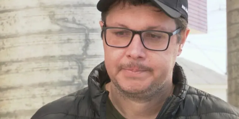 O pai do estudante de 16 anos que foi baleado em um atentado na manhã desta segunda-feira (19) em um colégio estadual de Cambé