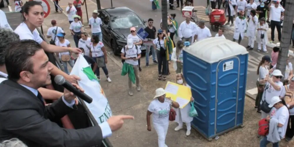 Aliel comemora sanção do Piso Nacional da Enfermagem