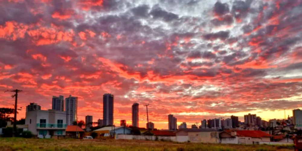 Pôr do Sol próximo à Viação Campos Gerais (VCG)