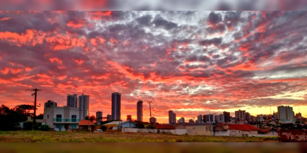 Pôr do Sol próximo à Viação Campos Gerais (VCG)