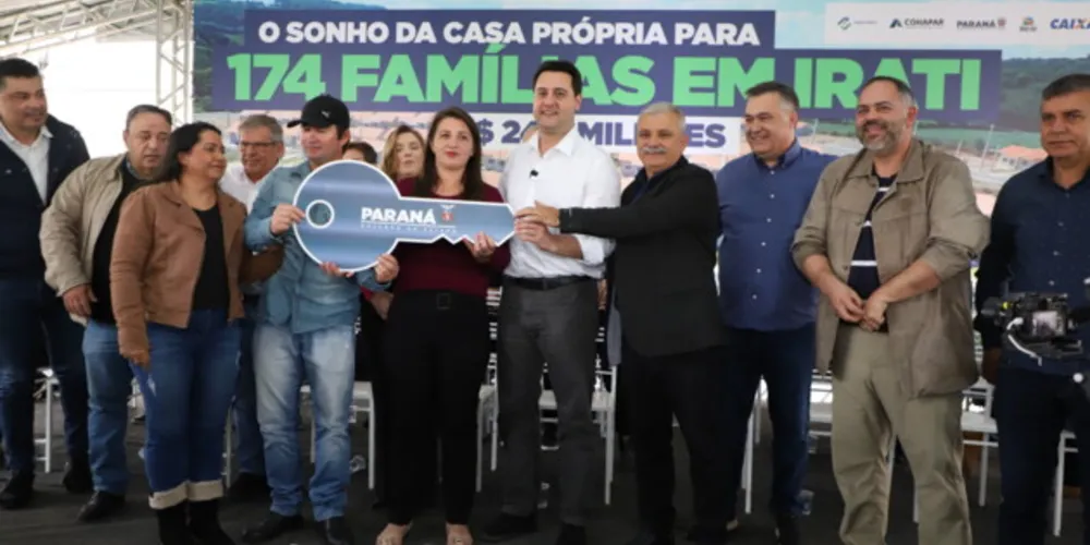 Estado investiu R$ 2,08 milhões para apoiar moradores da região por meio do ‘Casa Fácil’. Evento teve presença de lideranças políticas