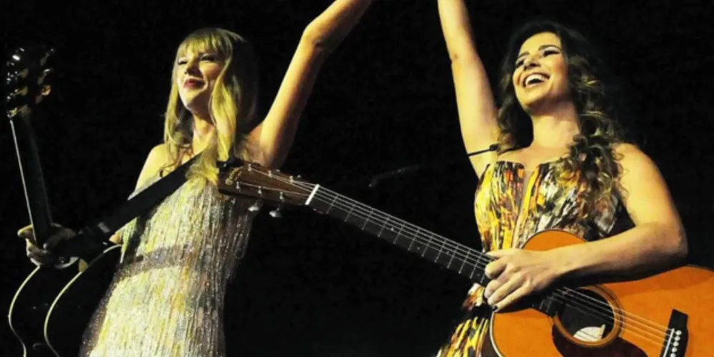 Segundo a sertaneja, rolou um nervosismo de estar com a estrela pop, mas isso é normal