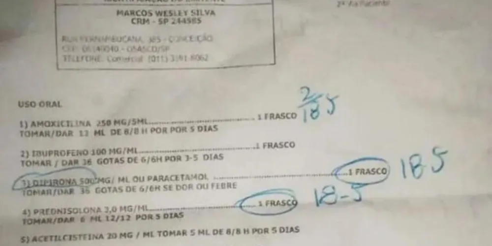 Receita médica entregue a mãe de menino de 9 anos em Osasco; além de medicamentos há a recomendação de sorvete e do jogo Free Fire