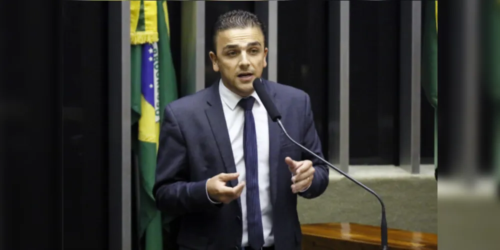 O deputado federal ponta-grossense Aliel Machado (PV) foi um dos maiores defensores da aprovação