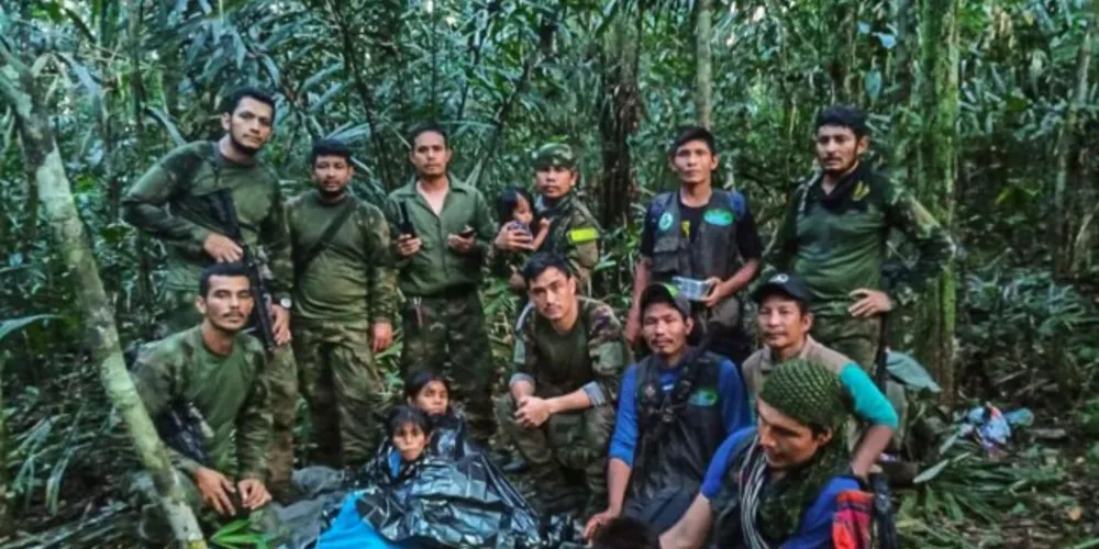 As equipes de resgate localizaram as crianças depois de avistar sinais na selva, incluindo pegadas e frutas mordidas