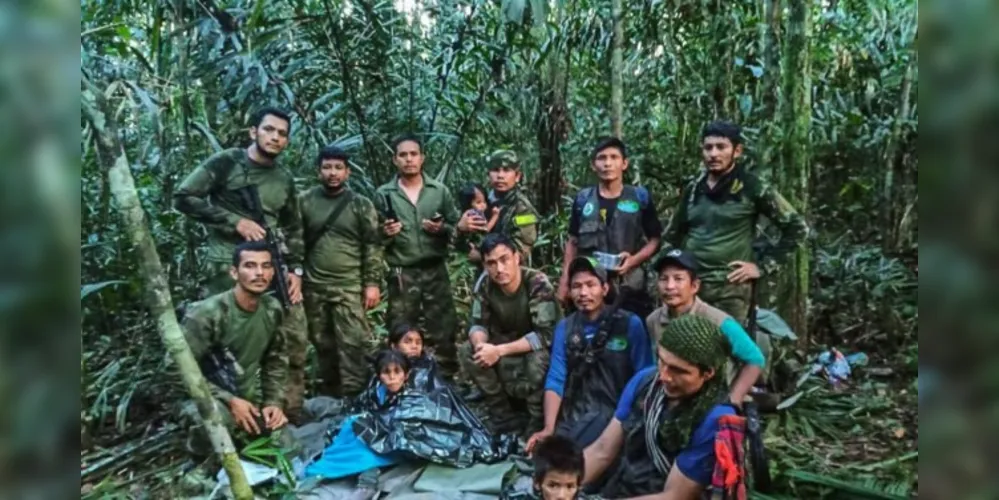 As equipes de resgate localizaram as crianças depois de avistar sinais na selva, incluindo pegadas e frutas mordidas