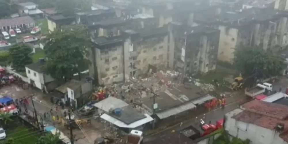 Prédio desabou na manhã desta sexta-feira (7)