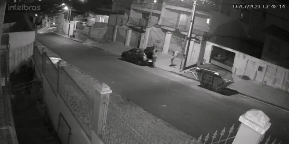 Câmera de segurança flagrou a ação dos suspeitos de latrocínio