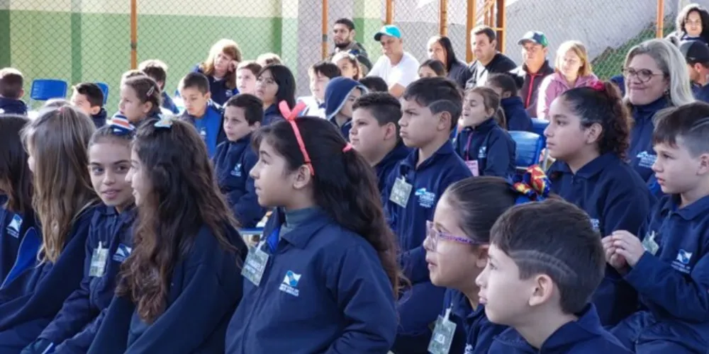 Como atividade inicial, os alunos participaram de uma palestra com o médico veterinário Robson Klimionte