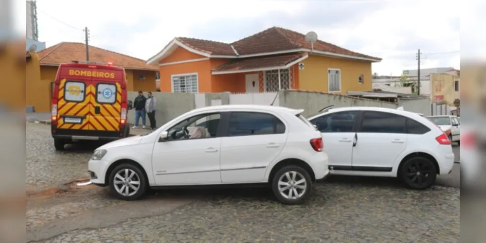 O Citroën C4 seguia pela rua Miguel Calmon, sentido Centro, quando acabou atingido por um Volkswagen Gol