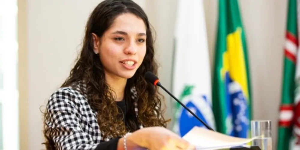 Ana Júlia (PT) visita Ponta Grossa e destaca como tem sido sua atuação na Assembleia Legislativa do Paraná. Confira agora a entrevista no Portal aRede.