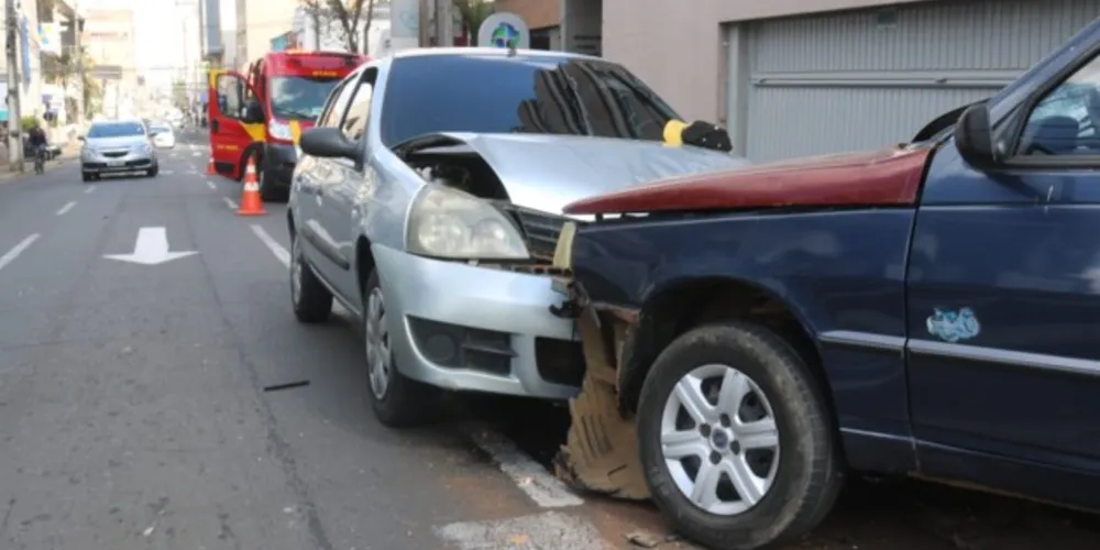 Acidente aconteceu no cruzamento das ruas Theodoro Rosas e Cel Francisco Ribas