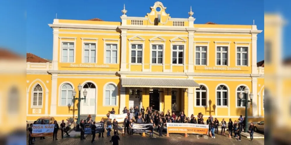 Manifestantes protestavam contra o Projeto de Lei que retira 5% dos recursos do Sesc e do Senac