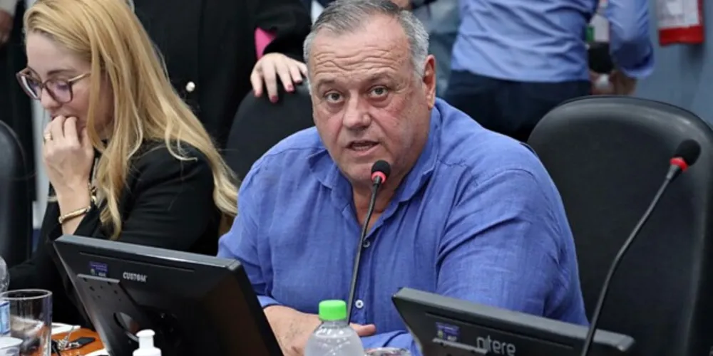 O vereador esteve no entorno do parque, acompanhado do engenheiro de tráfego da Prefeitura