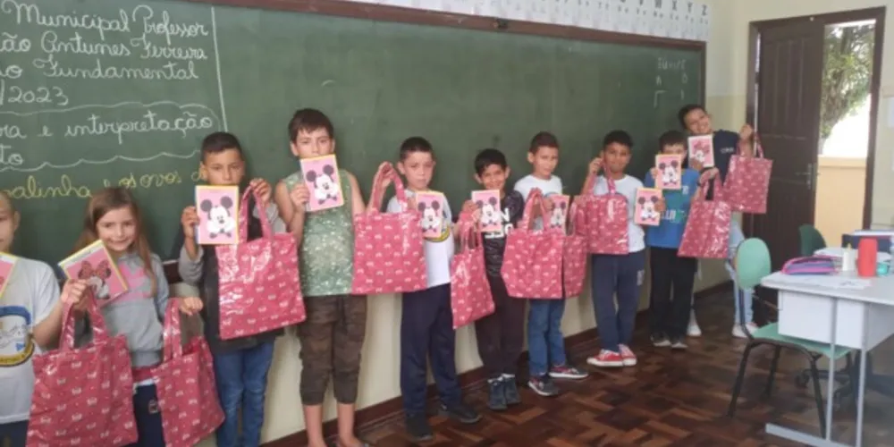 Sacola Viajante é uma das propostas realizadas na turma