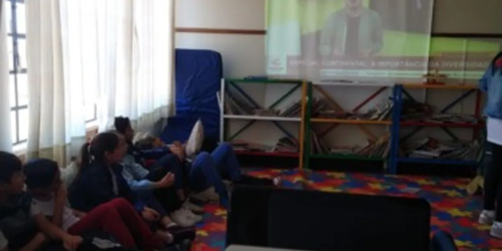 As atividades envolveram as disciplinas de português, geografia e matemática, além de recursos como a videoaula temática do projeto Vamos Ler