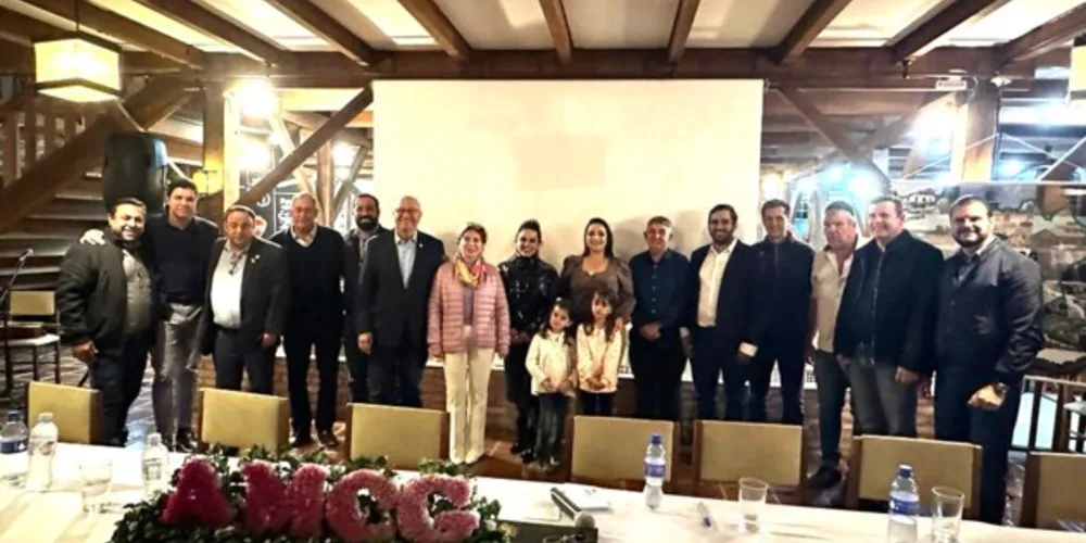 Cerimônia realizada em Carambeí teve a presença de diversas lideranças políticas regionais e estaduais