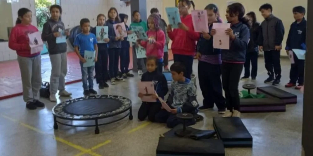 A turma do quinto ano realizou apresentações com os trabalhos realizados a partir dos estudos sobre diversidade e respeito