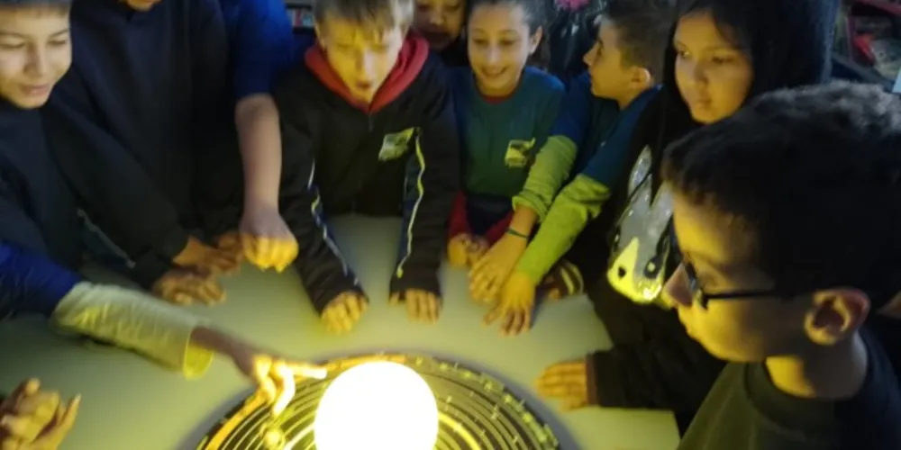 Os alunos tiveram o primeiro contato com as teorias de surgimento do universo e os demais elementos que o compõem