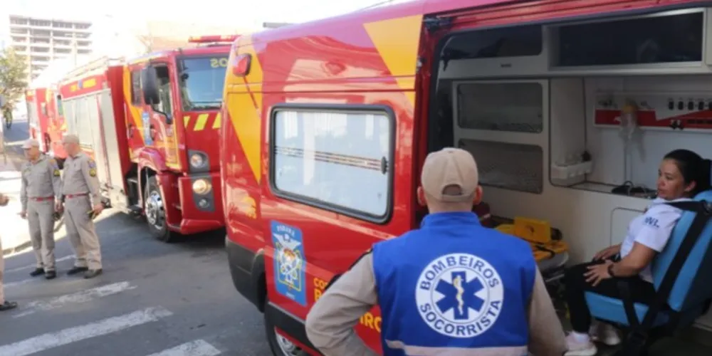 Mulher de 37 anos foi atendida por equipes do Corpo de Bombeiros