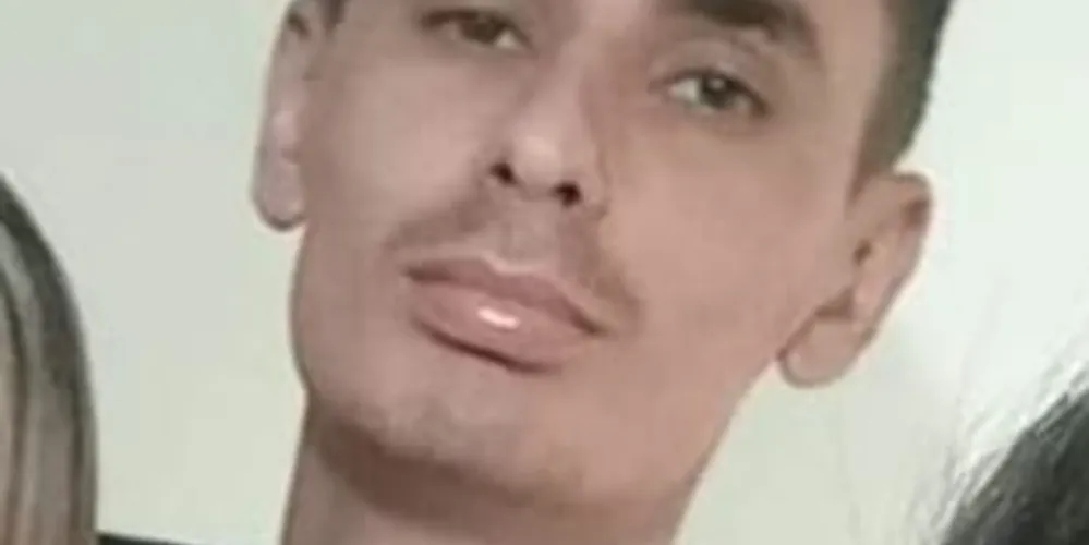 Jovem foi identificado como Alexandre Dorosxi, de 23 anos