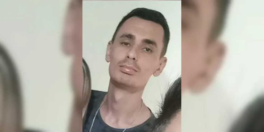 Jovem foi identificado como Alexandre Dorosxi, de 23 anos