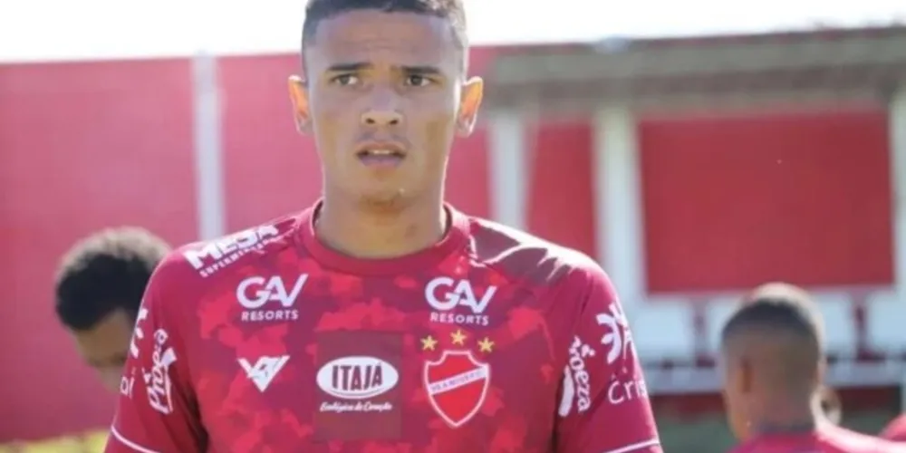 Não relacionado na partida contra o Sport, pela rodada final da Série B, Romário foi banido do futebol pelo STJD, por receber valor de apostadores para cometer um pênalti