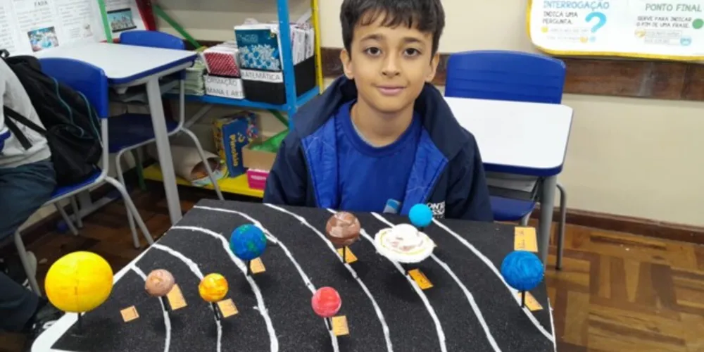 Como parte das atividades, cada aluno construiu uma maquete representando o Sistema Solar