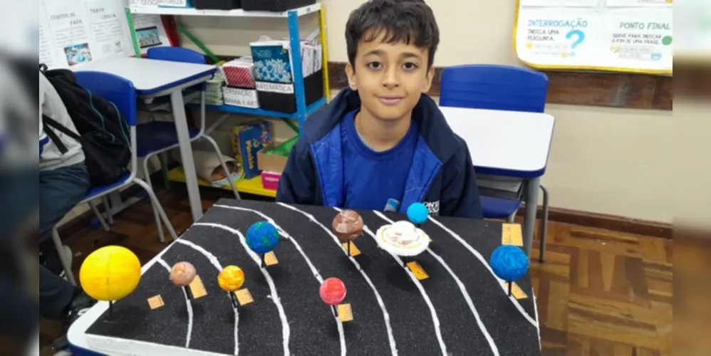 Como parte das atividades, cada aluno construiu uma maquete representando o Sistema Solar