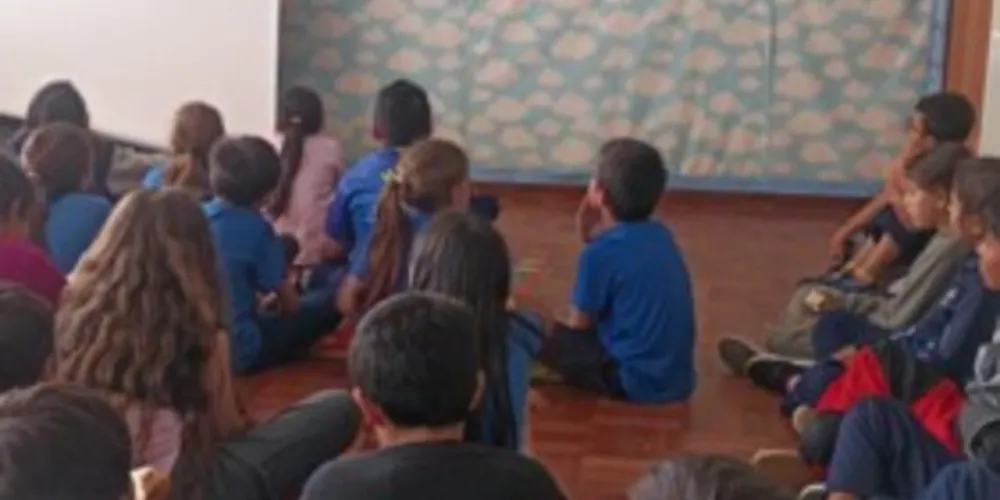 O momento também possibilitou a união das turmas em um mesmo espaço, propiciando o convívio e troca de saberes entre os alunos