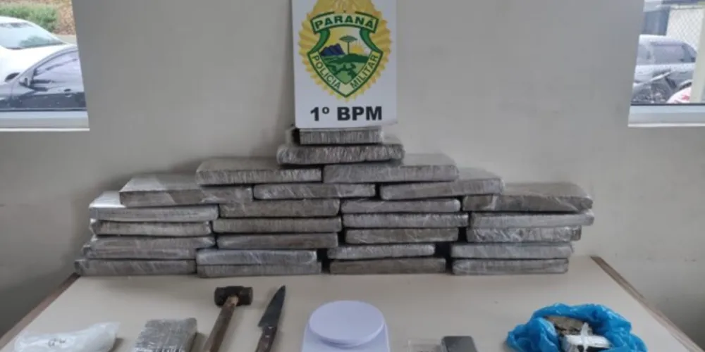 Equipe do 1º Batalhão encontrou 29kg de maconha e deteve uma jovem