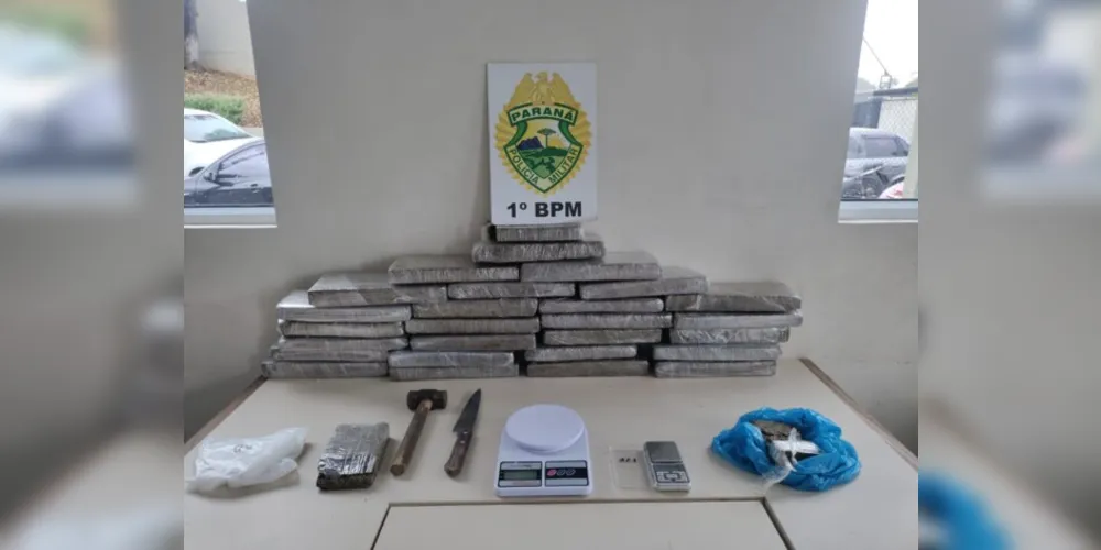 Equipe do 1º Batalhão encontrou 29kg de maconha e deteve uma jovem