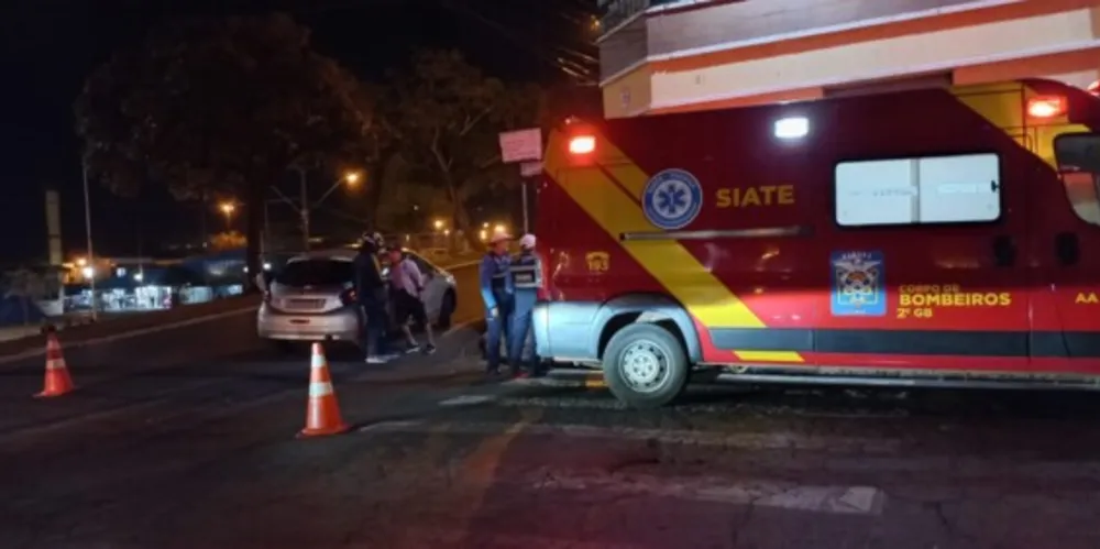 Colisão aconteceu na esquina entre as ruas Ermelino de Leão e Enfermeiro Paulino, ao lado do Shopping Palladium