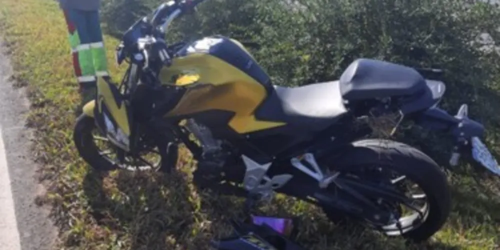 O acidente foi por volta das 10h30 deste domingo