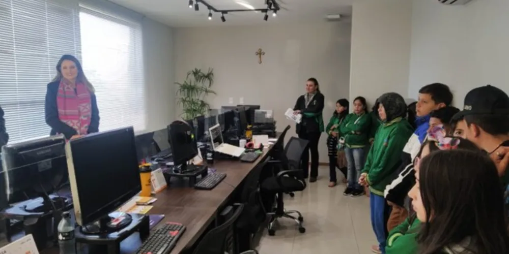 A visita contou com uma conversa com jornalistas do Portal aRede e Jornal da Manhã, além de um tour pelas instalações do grupo