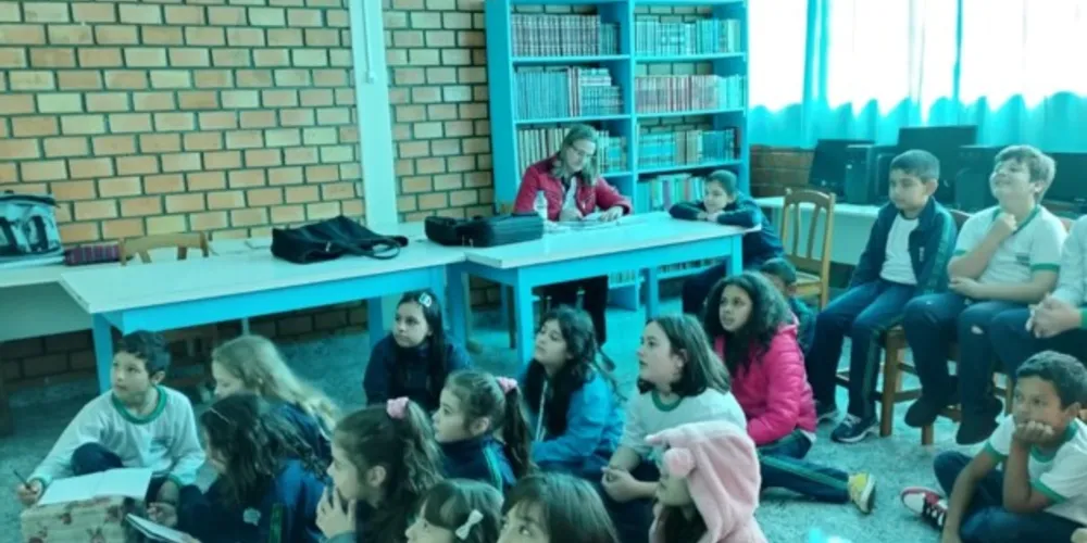 Vários momentos marcaram aula sobre o gênero artístico e textual