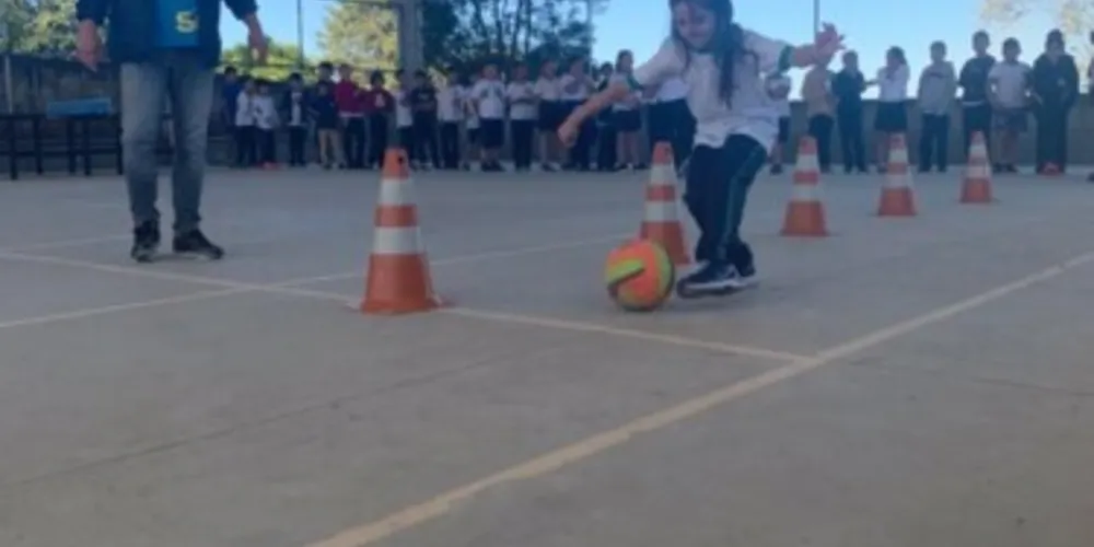 Crianças puderam se movimentar e aproveitar acompanhamento profissional