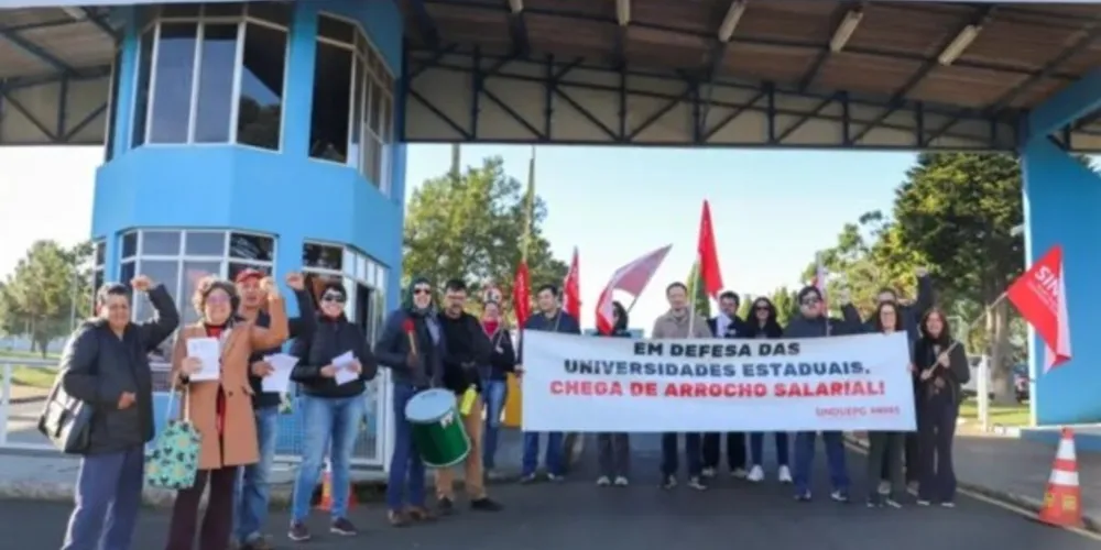 Desde a deflagração da greve em 15 de maio, houve rodas de conversa, análises do plano de carreira, plenárias, atos de apoio, piquetes e idas até a Assembleia Legislativa do Paraná (ALEP) para negociações