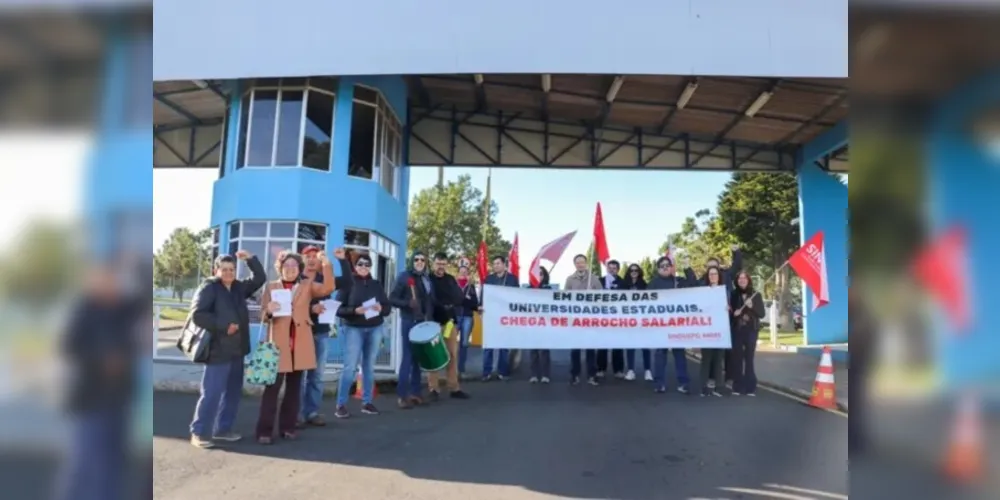 Desde a deflagração da greve em 15 de maio, houve rodas de conversa, análises do plano de carreira, plenárias, atos de apoio, piquetes e idas até a Assembleia Legislativa do Paraná (ALEP) para negociações