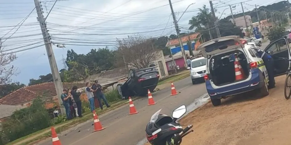 Equipes do Departamento de Trânsito foram ao local