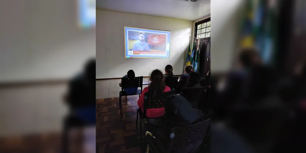 Os alunos assistiram as videoaulas e realizaram atividades para fixação do conteúdo