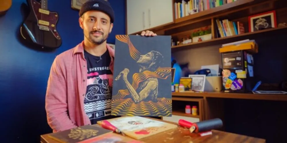 A nova ilustração do FUC é feita em xilogravura, técnica em que o artesão grava na madeira a imagem que pretende reproduzir